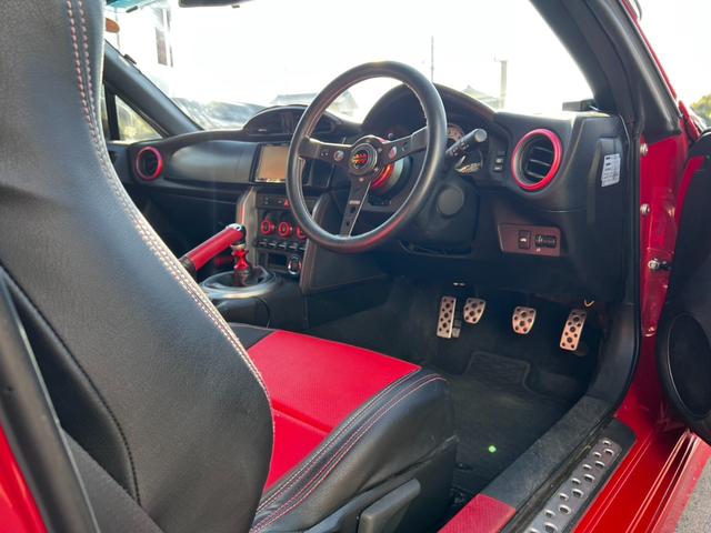 ８６ ＧＴ　社外アルミ　エアクリ　ナビ　バックカメラ　６ＭＴ　ＥＴＣ　シートカバー（5枚目）