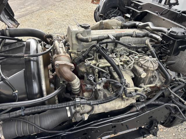 レンジャープロ ベースグレード　アルミウィング　ワイド　６２００ボディ　ラッシング２段　ベッド付　メッキパーツ　　外装仕上済（5枚目）