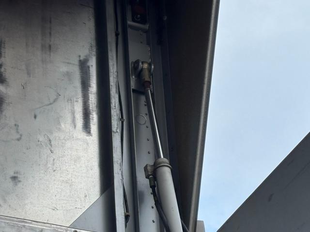 レンジャープロ ベースグレード　アルミウィング　ワイド　６２００ボディ　ラッシング２段　ベッド付　メッキパーツ　　外装仕上済（48枚目）