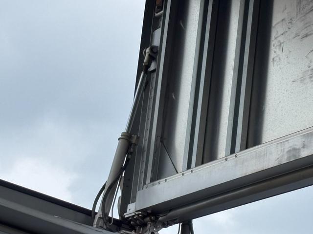 レンジャープロ ベースグレード　アルミウィング　ワイド　６２００ボディ　ラッシング２段　ベッド付　メッキパーツ　　外装仕上済（53枚目）