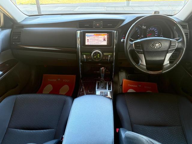 マークＸ ２５０Ｇ　リラックスセレクション・ブラックリミテッド　純正ナビ　バックカメラ　社外アルミ　スマートキー　ＥＴＣ　パワーシート（3枚目）