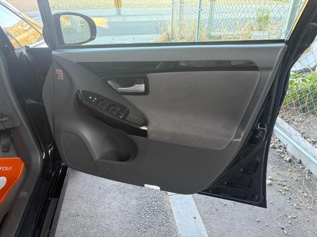 プリウス Sツーリングセレクション 社外ナビ アルミ バックカメラ LEDヘッドライト ETC スマートキー(10枚目)