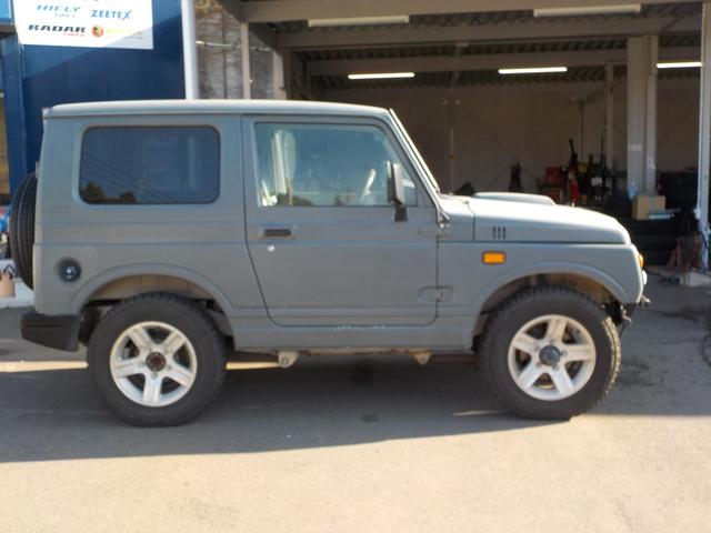 ジムニー 　ランドベンチャー　４ＷＤ　パワステ　エアコン　アルミ　オートマ　最終型（3枚目）