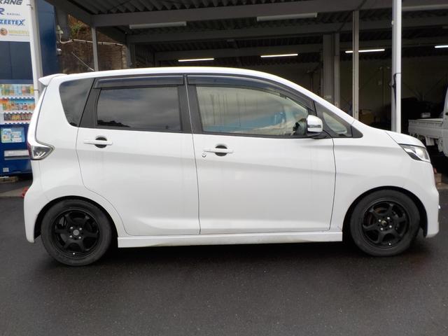 デイズ ハイウェイスター　Ｊ　テレビナビ　車高調　１５インチアルミ　社外マフラー　フォグランプ　リアスポ　ウィンカーミラー（3枚目）