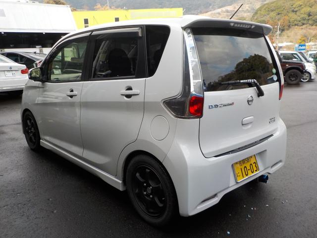 デイズ ハイウェイスター　Ｊ　テレビナビ　車高調　１５インチアルミ　社外マフラー　フォグランプ　リアスポ　ウィンカーミラー（5枚目）