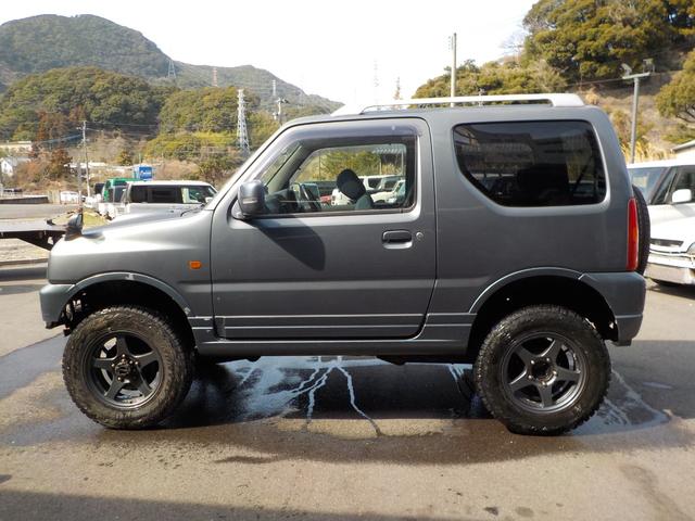 ジムニー ＦＩＳフリースタイルワールドカップリミテッド　５速マニュアル　インタークーラーターボ　アルミ　ウィンチ付き　足廻り社外品　レカロシート（4枚目）