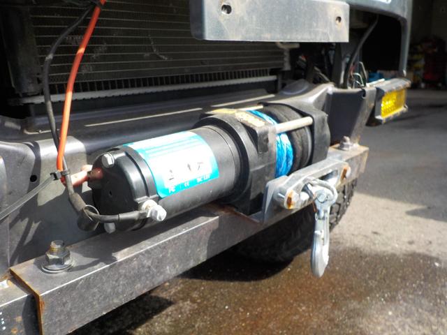 ジムニー ＦＩＳフリースタイルワールドカップリミテッド　５速マニュアル　インタークーラーターボ　アルミ　ウィンチ付き　足廻り社外品　レカロシート（5枚目）