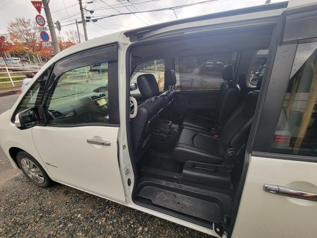 セレナ ２０Ｘ　Ｓ－ハイブリッド　ナビＣＤＤＶＤＴＶＢカメラ左側パワスラスマートキー（9枚目）