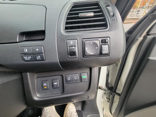 セレナ ２０Ｘ　Ｓ－ハイブリッド　ナビＣＤＤＶＤＴＶＢカメラ左側パワスラスマートキー（17枚目）