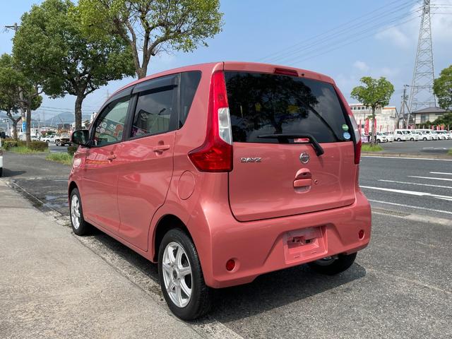 デイズ Ｘ　後期型　ワンオーナー　禁煙車　走行２万Ｋｍ　３６０度アラウンドモニター　プッシュスタート　スマートキー　アイドリングストップ　衝突被害軽減システム　盗難防止システム　ベンチシート　純正コンポ　外アルミ（6枚目）