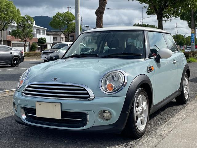 ＭＩＮＩ クーパー　正規ディラー車　後期型　禁煙車　走行５万Ｋｍ　社外ナビ＆地デジＴＶ　Ｂｌｕｅｔｏｏｔｈ　ＤＶＤ　ＥＴＣ　センターメーター　プッシュスタート　ＭＴモード　純正１５アルミ　ＯＰメッキパーツ　横滑り防止装置（2枚目）