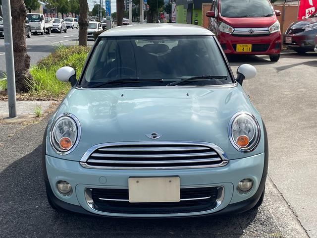 ＭＩＮＩ クーパー　正規ディラー車　後期型　禁煙車　走行５万Ｋｍ　社外ナビ＆地デジＴＶ　Ｂｌｕｅｔｏｏｔｈ　ＤＶＤ　ＥＴＣ　センターメーター　プッシュスタート　ＭＴモード　純正１５アルミ　ＯＰメッキパーツ　横滑り防止装置（3枚目）