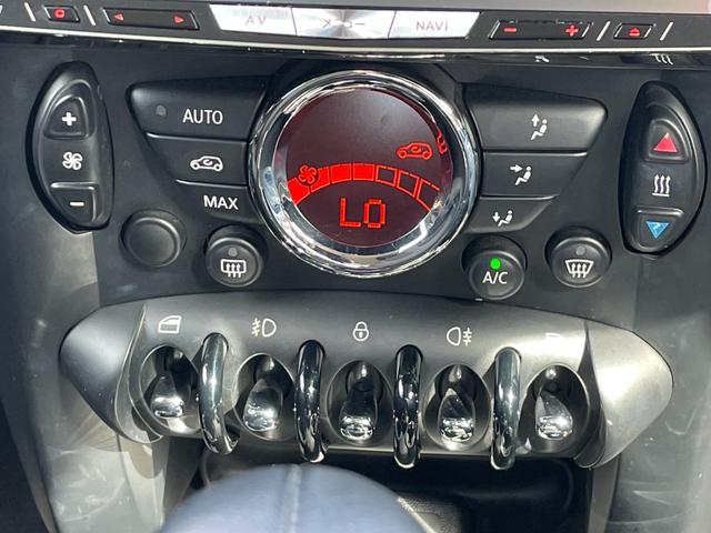 ＭＩＮＩ クーパー　正規ディラー車　後期型　禁煙車　走行５万Ｋｍ　社外ナビ＆地デジＴＶ　Ｂｌｕｅｔｏｏｔｈ　ＤＶＤ　ＥＴＣ　センターメーター　プッシュスタート　ＭＴモード　純正１５アルミ　ＯＰメッキパーツ　横滑り防止装置（23枚目）