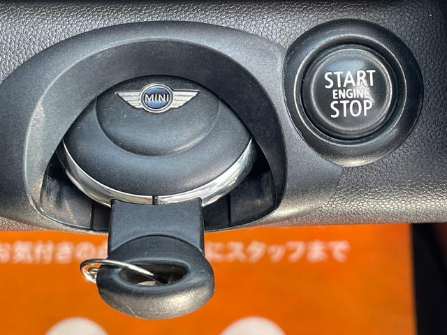 ＭＩＮＩ クーパー　正規ディラー車　後期型　禁煙車　走行５万Ｋｍ　社外ナビ＆地デジＴＶ　Ｂｌｕｅｔｏｏｔｈ　ＤＶＤ　ＥＴＣ　センターメーター　プッシュスタート　ＭＴモード　純正１５アルミ　ＯＰメッキパーツ　横滑り防止装置（24枚目）