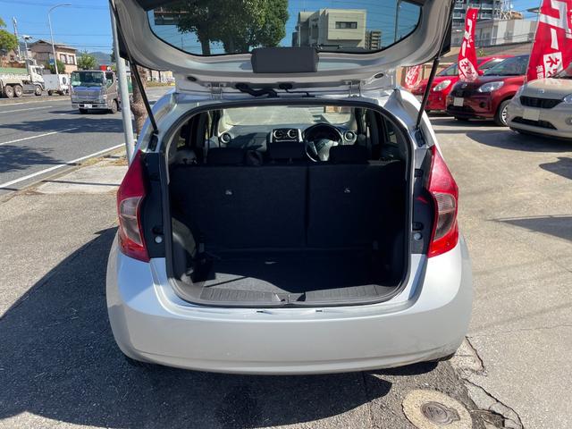 ノート Ｘ　ＤＩＧ－Ｓ　後期モデル　禁煙車　走行３万Ｋｍ台　純正ナビ＆地デジＴＶ　Ｂｌｕｅｔｏｏｔｈ　ＤＶＤ　ＥＴＣ　衝突被害軽減システム　スマートキー　プッシュスタート　ＯＰフルオートエアコン　アイドルストップ機能（9枚目）