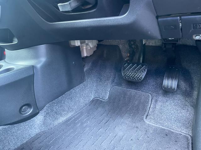 ノート Ｘ　ＤＩＧ－Ｓ　後期モデル　禁煙車　走行３万Ｋｍ台　純正ナビ＆地デジＴＶ　Ｂｌｕｅｔｏｏｔｈ　ＤＶＤ　ＥＴＣ　衝突被害軽減システム　スマートキー　プッシュスタート　ＯＰフルオートエアコン　アイドルストップ機能（13枚目）