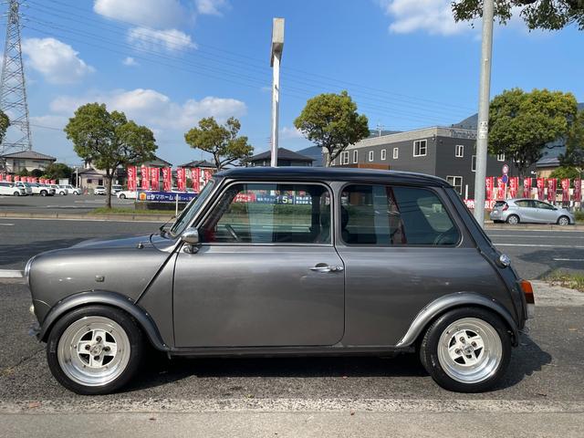 MINI メイフェア1.3i 正規ディラー車 4速マニュアル 車検R9年8月 スピードスターマークII オーバーフェンダー センターマフラー ハイロウキッド バルタンショック レーシングミラー レーシングワイパー エアコン(4枚目)