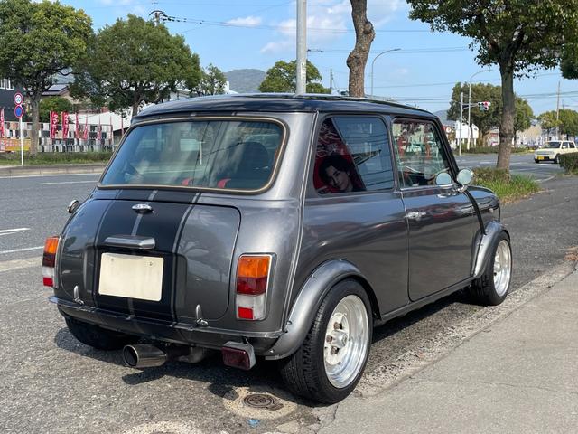 MINI メイフェア1.3i 正規ディラー車 4速マニュアル 車検R9年8月 スピードスターマークII オーバーフェンダー センターマフラー ハイロウキッド バルタンショック レーシングミラー レーシングワイパー エアコン(6枚目)