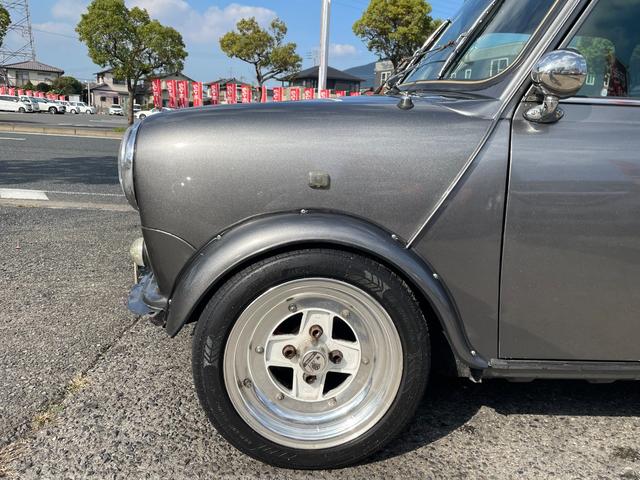 MINI メイフェア1.3i 正規ディラー車 4速マニュアル 車検R9年8月 スピードスターマークII オーバーフェンダー センターマフラー ハイロウキッド バルタンショック レーシングミラー レーシングワイパー エアコン(19枚目)