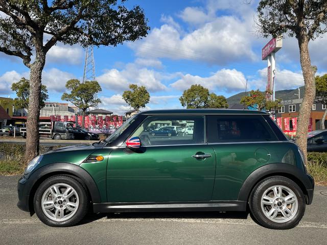 MINI ワン 正規ディラー車 後期モデル 走行4万Km 社外SDナビ&地デジTV Bluetooth 前後ドラレコ ETC OPメッキパーツ センターメーター プッシュスタート MTモード 純正15アルミ キーレス(4枚目)