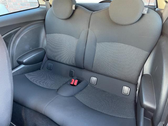 MINI ワン 正規ディラー車 後期モデル 走行4万Km 社外SDナビ&地デジTV Bluetooth 前後ドラレコ ETC OPメッキパーツ センターメーター プッシュスタート MTモード 純正15アルミ キーレス(14枚目)