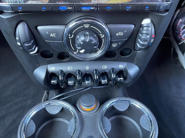 MINI ワン 正規ディラー車 後期モデル 走行4万Km 社外SDナビ&地デジTV Bluetooth 前後ドラレコ ETC OPメッキパーツ センターメーター プッシュスタート MTモード 純正15アルミ キーレス(20枚目)