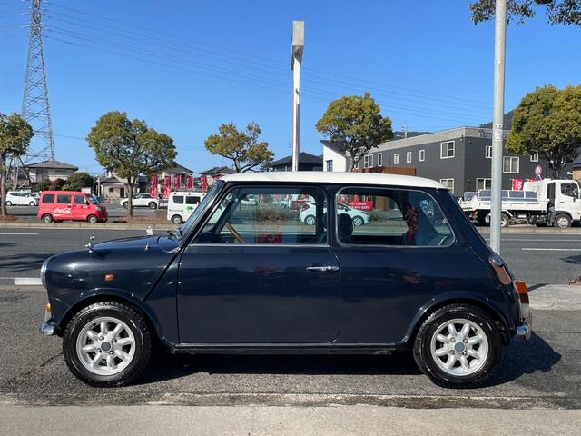 MINI 1.3 正規ディラー車 4速マニュアル 走行3.2万Km ハイロウキッド クイックシフト ウッドパネル オーバーフェンダー フェンダーミラー オーバーライダー ナルディステアリング センターマフラー(5枚目)