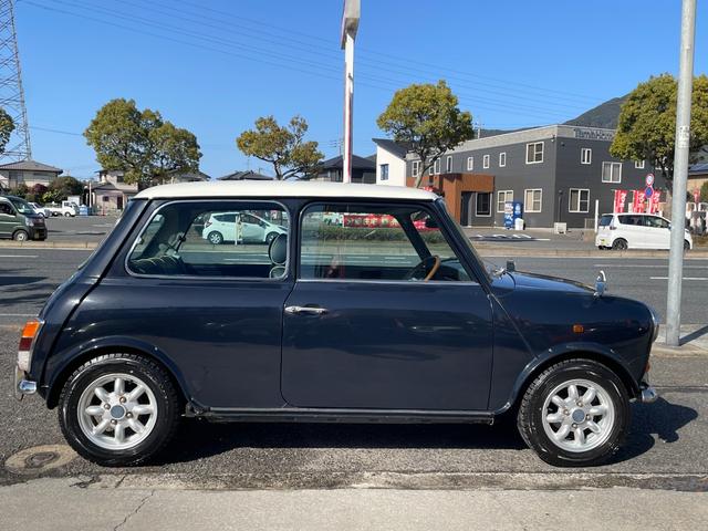 MINI 1.3 正規ディラー車 4速マニュアル 走行3.2万Km ハイロウキッド クイックシフト ウッドパネル オーバーフェンダー フェンダーミラー オーバーライダー ナルディステアリング センターマフラー(6枚目)