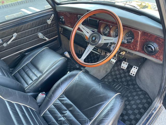 MINI 1.3 正規ディラー車 4速マニュアル 走行3.2万Km ハイロウキッド クイックシフト ウッドパネル オーバーフェンダー フェンダーミラー オーバーライダー ナルディステアリング センターマフラー(11枚目)