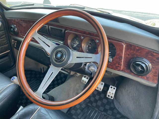 MINI 1.3 正規ディラー車 4速マニュアル 走行3.2万Km ハイロウキッド クイックシフト ウッドパネル オーバーフェンダー フェンダーミラー オーバーライダー ナルディステアリング センターマフラー(12枚目)