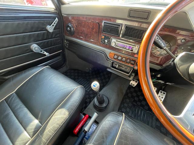 MINI 1.3 正規ディラー車 4速マニュアル 走行3.2万Km ハイロウキッド クイックシフト ウッドパネル オーバーフェンダー フェンダーミラー オーバーライダー ナルディステアリング センターマフラー(13枚目)