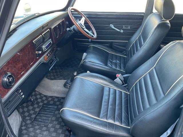 MINI 1.3 正規ディラー車 4速マニュアル 走行3.2万Km ハイロウキッド クイックシフト ウッドパネル オーバーフェンダー フェンダーミラー オーバーライダー ナルディステアリング センターマフラー(16枚目)