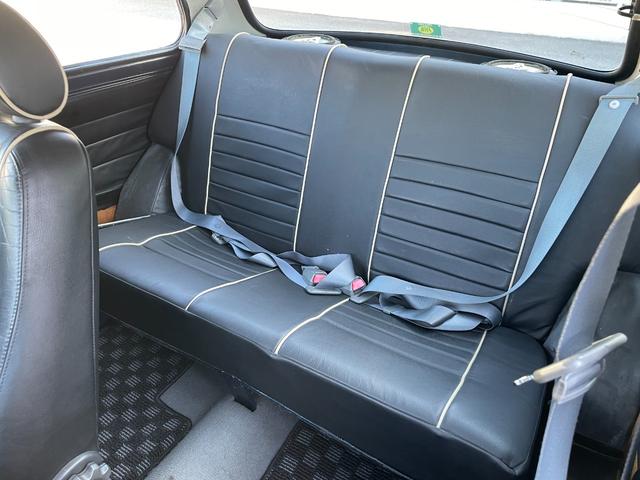 MINI 1.3 正規ディラー車 4速マニュアル 走行3.2万Km ハイロウキッド クイックシフト ウッドパネル オーバーフェンダー フェンダーミラー オーバーライダー ナルディステアリング センターマフラー(17枚目)