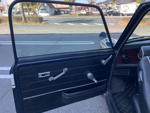 MINI 1.3 正規ディラー車 4速マニュアル 走行3.2万Km ハイロウキッド クイックシフト ウッドパネル オーバーフェンダー フェンダーミラー オーバーライダー ナルディステアリング センターマフラー(25枚目)