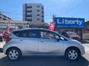 ノート Ｘ　ＤＩＧ－Ｓ　後期モデル　禁煙車　走行３万Ｋｍ台　純正ナビ＆地デジＴＶ　Ｂｌｕｅｔｏｏｔｈ　ＤＶＤ　ＥＴＣ　衝突被害軽減システム　スマートキー　プッシュスタート　ＯＰフルオートエアコン　アイドルストップ機能（5枚目）