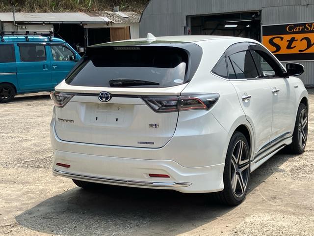 ハリアーハイブリッド プレミアム　／４ＷＤ／モデリスタエアロ／社外２０ｉｎｃｈアルミホイール／ＡＬＰＩＮＥナビ＆フリップダウンモニター／フルセグ／バックカメラ／電動リアゲート／レーンキープ／オートクルーズ／ＥＴＣ／スマートキー（5枚目）