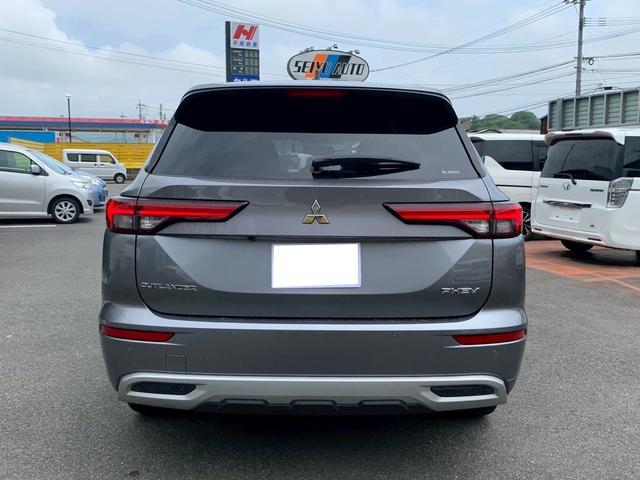 アウトランダーＰＨＥＶ Ｐ　／プラグインハイブリッド／４ＷＤ／７人乗り／衝突被害軽減ブレーキ／サンルーフ／電動リアゲート／メモリーナビ／フルセグＴＶ／全周囲カメラ／ＥＴＣ車載器／パワーシート／シートヒーター／前後ドラレコ（5枚目）