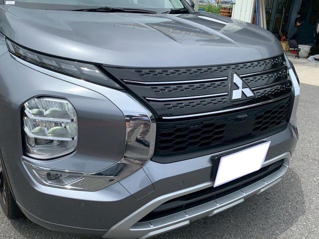 アウトランダーＰＨＥＶ Ｐ　／プラグインハイブリッド／４ＷＤ／７人乗り／衝突被害軽減ブレーキ／サンルーフ／電動リアゲート／メモリーナビ／フルセグＴＶ／全周囲カメラ／ＥＴＣ車載器／パワーシート／シートヒーター／前後ドラレコ（7枚目）