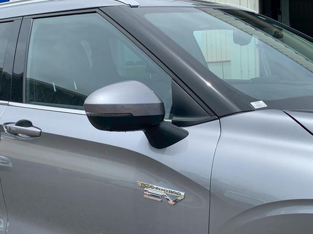 アウトランダーＰＨＥＶ Ｐ　／プラグインハイブリッド／４ＷＤ／７人乗り／衝突被害軽減ブレーキ／サンルーフ／電動リアゲート／メモリーナビ／フルセグＴＶ／全周囲カメラ／ＥＴＣ車載器／パワーシート／シートヒーター／前後ドラレコ（8枚目）