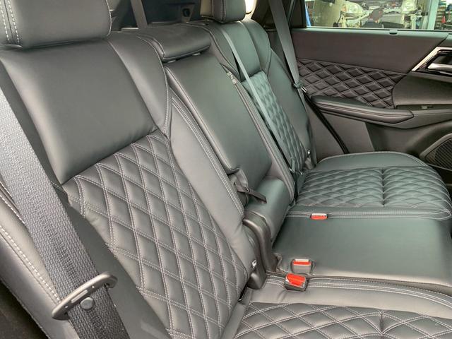 アウトランダーＰＨＥＶ Ｐ　／プラグインハイブリッド／４ＷＤ／７人乗り／衝突被害軽減ブレーキ／サンルーフ／電動リアゲート／メモリーナビ／フルセグＴＶ／全周囲カメラ／ＥＴＣ車載器／パワーシート／シートヒーター／前後ドラレコ（13枚目）