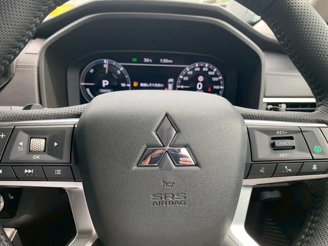 アウトランダーＰＨＥＶ Ｐ　／プラグインハイブリッド／４ＷＤ／７人乗り／衝突被害軽減ブレーキ／サンルーフ／電動リアゲート／メモリーナビ／フルセグＴＶ／全周囲カメラ／ＥＴＣ車載器／パワーシート／シートヒーター／前後ドラレコ（16枚目）