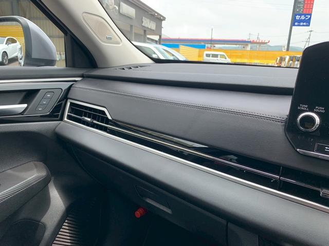 アウトランダーＰＨＥＶ Ｐ　／プラグインハイブリッド／４ＷＤ／７人乗り／衝突被害軽減ブレーキ／サンルーフ／電動リアゲート／メモリーナビ／フルセグＴＶ／全周囲カメラ／ＥＴＣ車載器／パワーシート／シートヒーター／前後ドラレコ（24枚目）