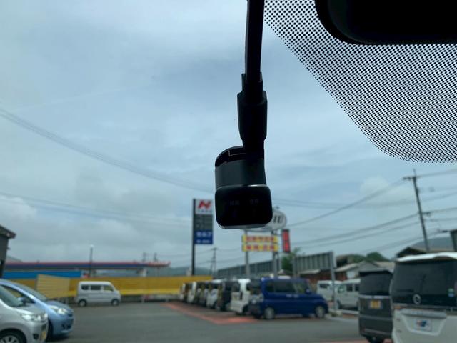 アウトランダーＰＨＥＶ Ｐ　／プラグインハイブリッド／４ＷＤ／７人乗り／衝突被害軽減ブレーキ／サンルーフ／電動リアゲート／メモリーナビ／フルセグＴＶ／全周囲カメラ／ＥＴＣ車載器／パワーシート／シートヒーター／前後ドラレコ（26枚目）