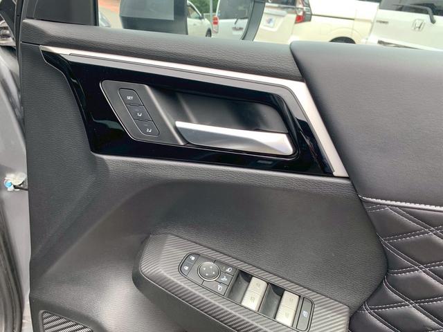 アウトランダーＰＨＥＶ Ｐ　／プラグインハイブリッド／４ＷＤ／７人乗り／衝突被害軽減ブレーキ／サンルーフ／電動リアゲート／メモリーナビ／フルセグＴＶ／全周囲カメラ／ＥＴＣ車載器／パワーシート／シートヒーター／前後ドラレコ（29枚目）