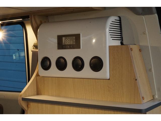 エブリイ ジョインターボ　ＳＴＳキャンパー　ＫＯＫＯ〜Ｄａｙｂｒｅａｋ〜　リチウム３００Ａｈ　１２Ｖクーラー　１５００Ｗインバーター　走行充電器　外部充電器　１０５Ｗソーラーパネル　ダウンライト　天井収納　キャンピング仕様（4枚目）