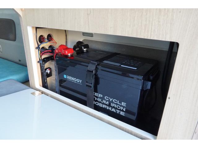 エブリイ ジョインターボ　ＳＴＳキャンパー　ＫＯＫＯ〜Ｄａｙｂｒｅａｋ〜　リチウム３００Ａｈ　１２Ｖクーラー　１５００Ｗインバーター　走行充電器　外部充電器　１０５Ｗソーラーパネル　ダウンライト　天井収納　キャンピング仕様（5枚目）