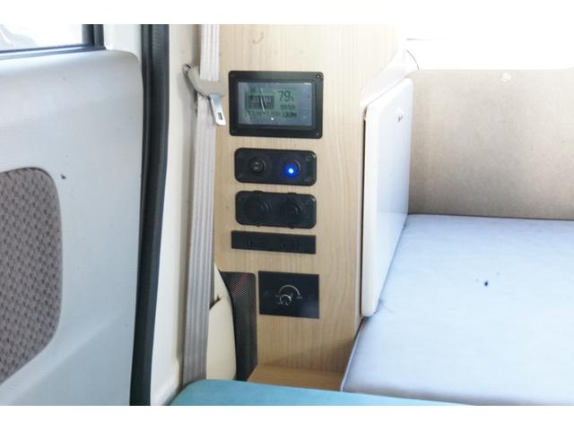 エブリイ ジョインターボ　ＳＴＳキャンパー　ＫＯＫＯ〜Ｄａｙｂｒｅａｋ〜　リチウム３００Ａｈ　１２Ｖクーラー　１５００Ｗインバーター　走行充電器　外部充電器　１０５Ｗソーラーパネル　ダウンライト　天井収納　キャンピング仕様（13枚目）
