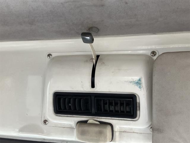 ミラウォークスルーバン ベースグレード オートマ車 社外12インチアルミホイール スライドドア 社外ハンドル 1/2人乗り 移動販売車(15枚目)