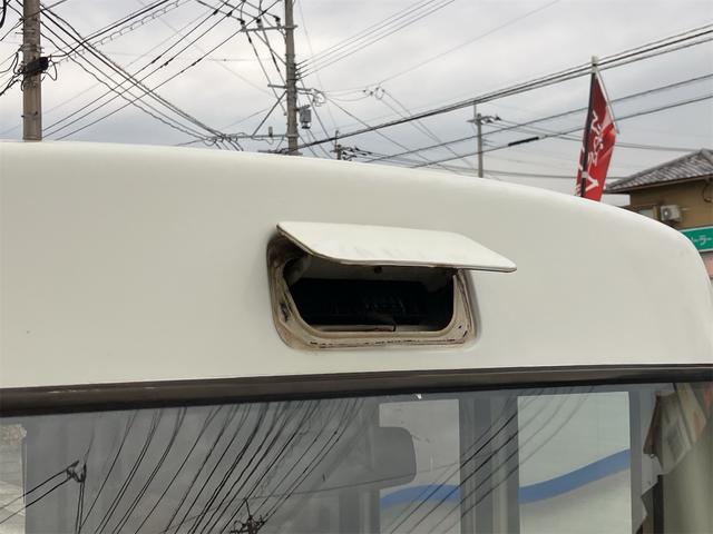 ミラウォークスルーバン ベースグレード オートマ車 社外12インチアルミホイール スライドドア 社外ハンドル 1/2人乗り 移動販売車(16枚目)