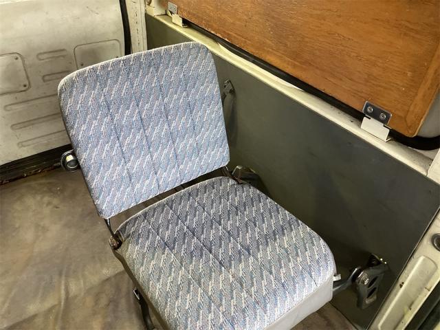 ミラウォークスルーバン ベースグレード オートマ車 社外12インチアルミホイール スライドドア 社外ハンドル 1/2人乗り 移動販売車(19枚目)